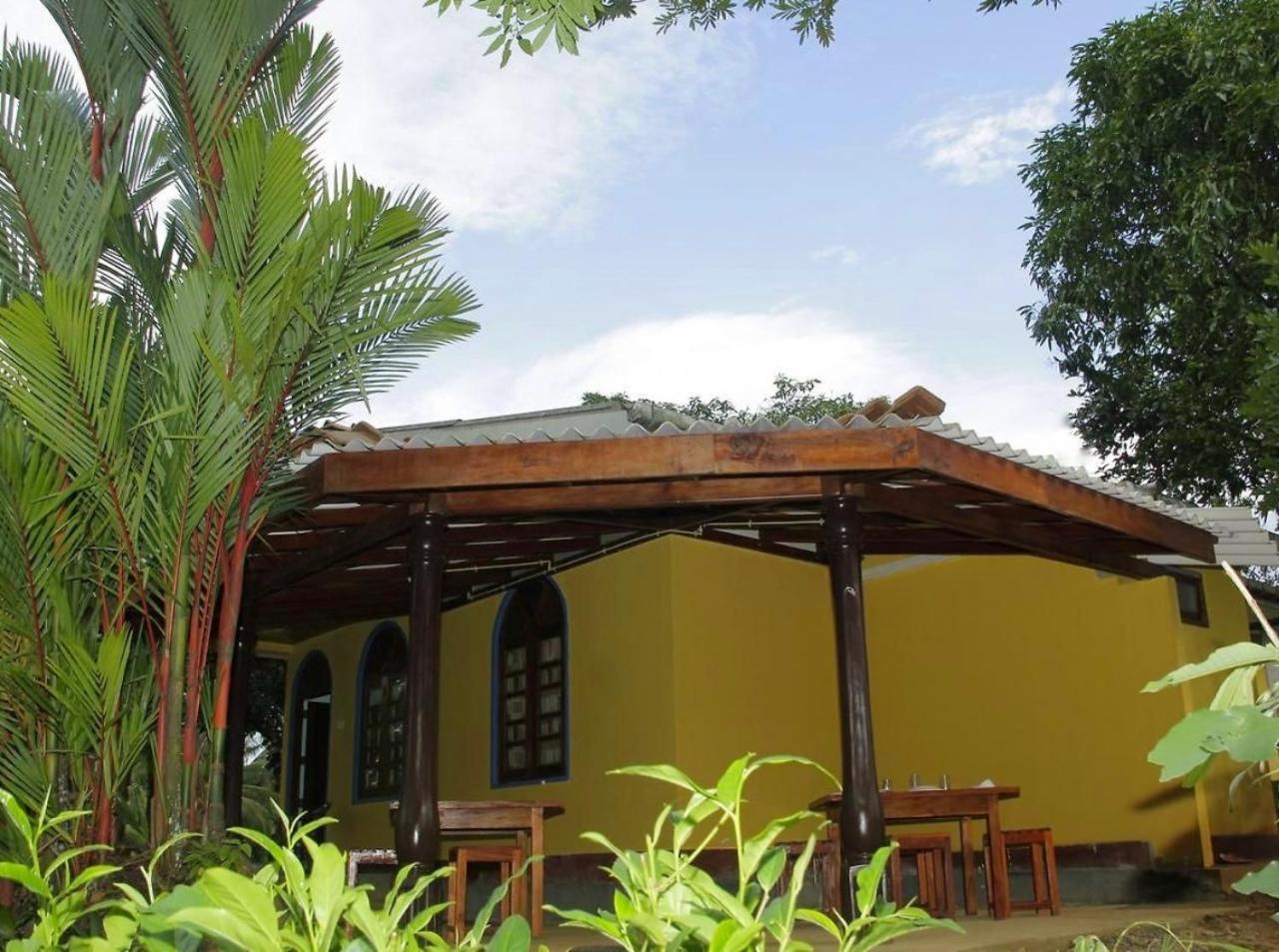 Serene Sinharaja Hotel Deniyaya Buitenkant foto